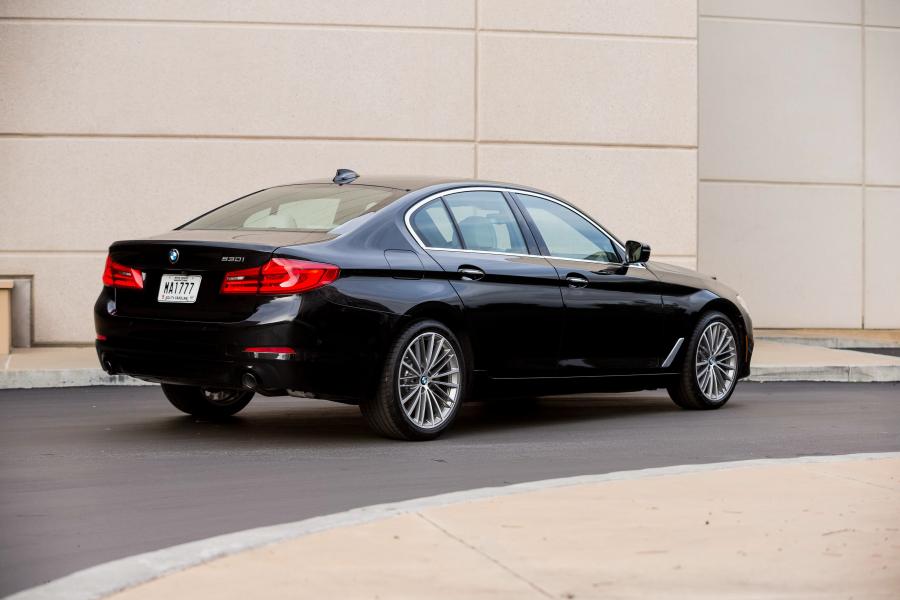  BMW 530i Sedan Sport Line 2017 года  (NA) (фото 7 из 10)